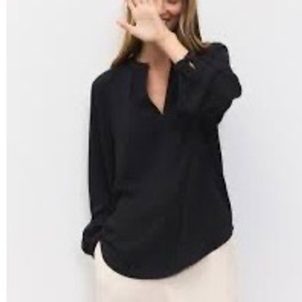 TYLER BÖE Classic Black Silk Ruffle V-Neck Blouse Sophisticated Minimalist Sz 6